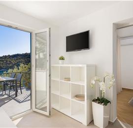 6 Bedroom Waterfront Villa with Pool in Uvala Ljubljeva near Trogir, Sleeps 12-13